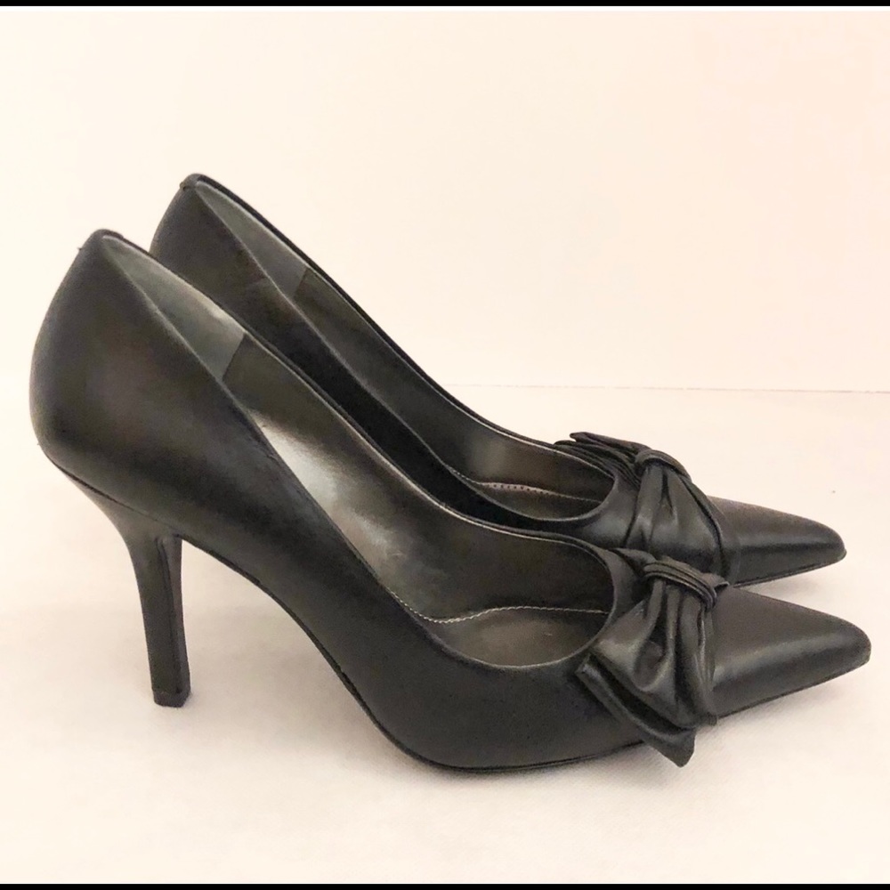 Nine West black leather heels